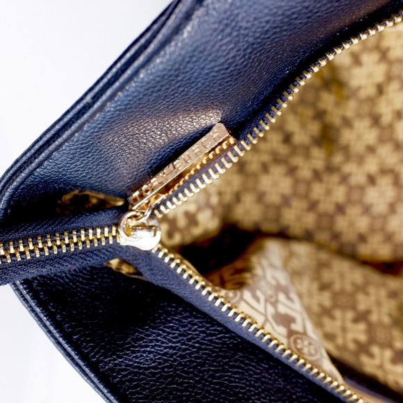 TORY BURCH~thea round tote~TASSELED LARGE HOBO BAG in BLACK PEBBLED LEATHER - Picture 9 of 9